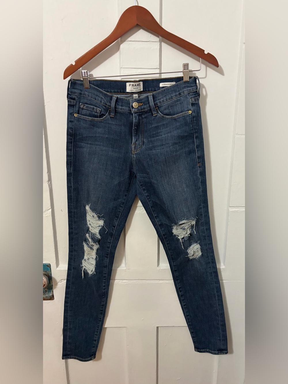 Frame Jeans Womens 
Le Skinny de Jeanne
Seville Distressed Ripped
Mid Rise